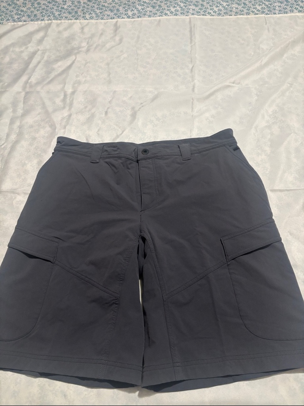 Koppen Men's Cargo Shorts in Charcoal
